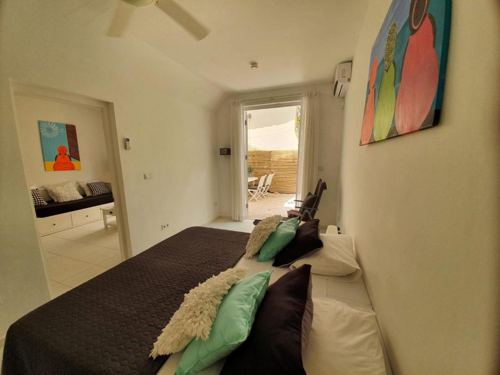 Postel nebo postele na pokoji v ubytování A2 APARTMENT budget at JAN THIEL Curacao