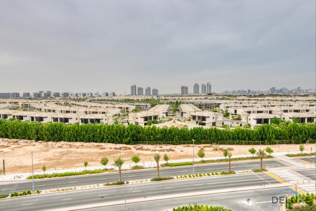 Nespecifikovaný výhled na destinaci Dubaj nebo výhled na město při pohledu z apartmánu