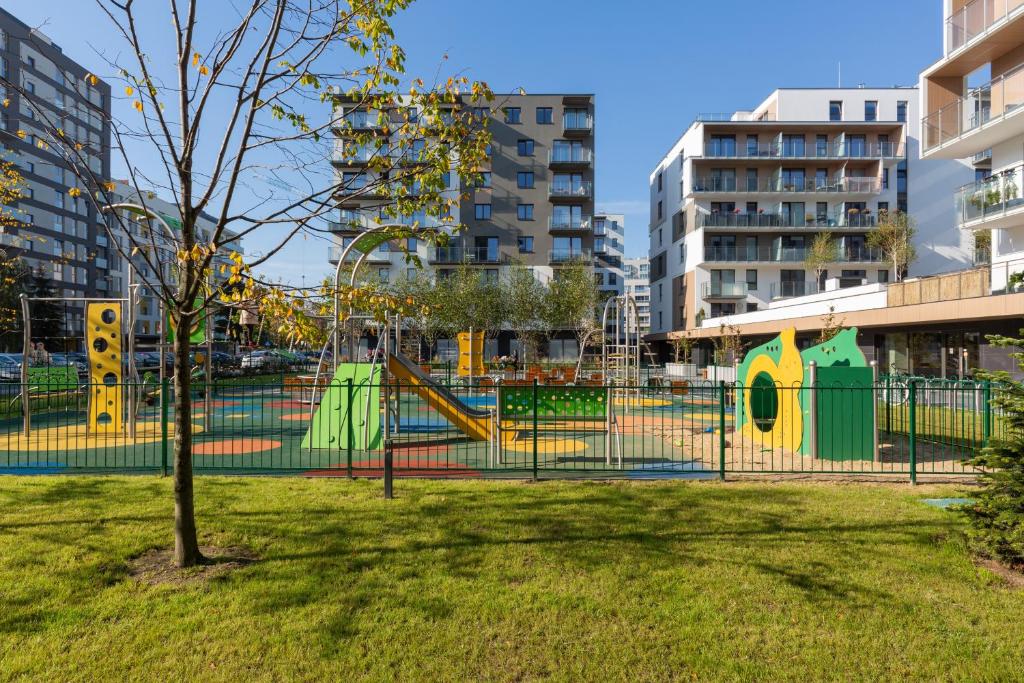 Detský kútik v ubytovaní Forum Wola Jana Kazimierza Apartment by Noclegi Renters