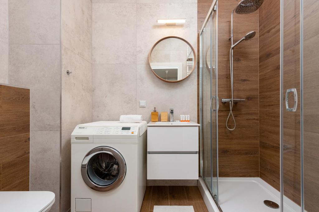 Kúpeľňa v ubytovaní Forum Wola Jana Kazimierza Apartment by Noclegi Renters
