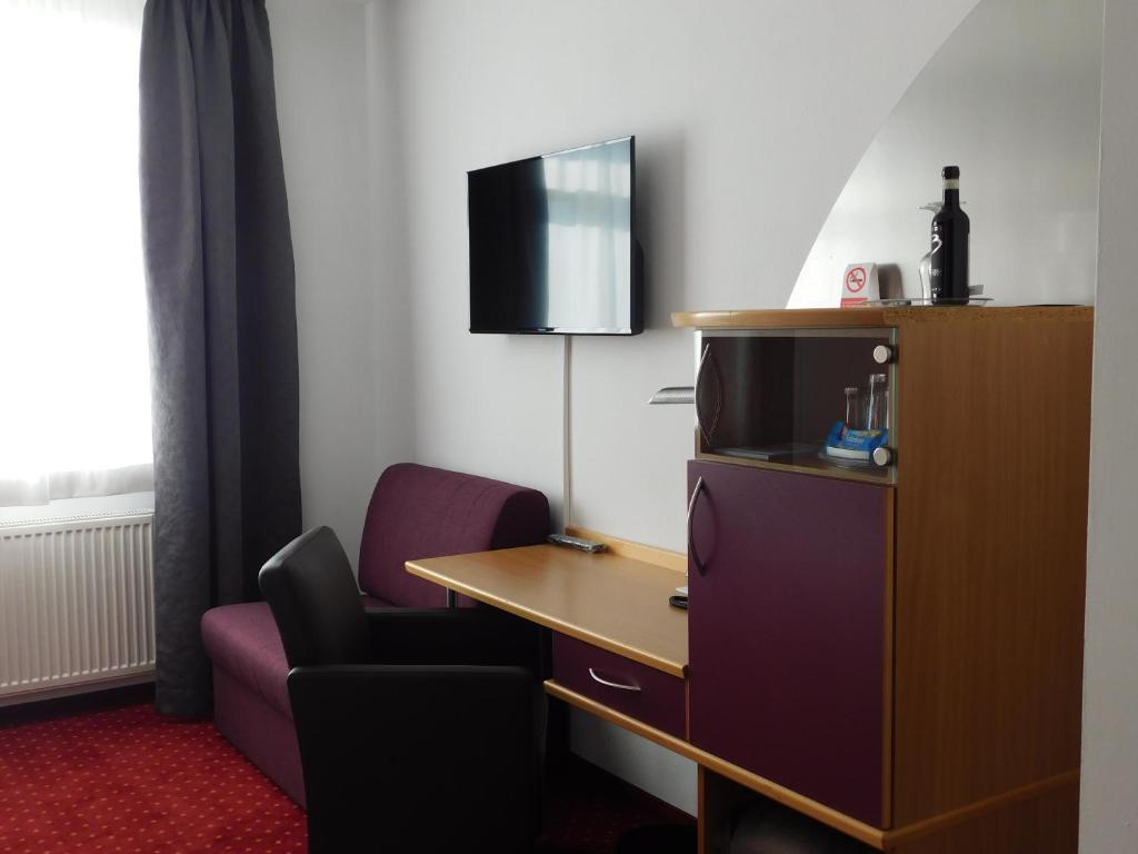 Hotel KonradP Holzkirchen - Habitación Doble Deluxe Con Balcón