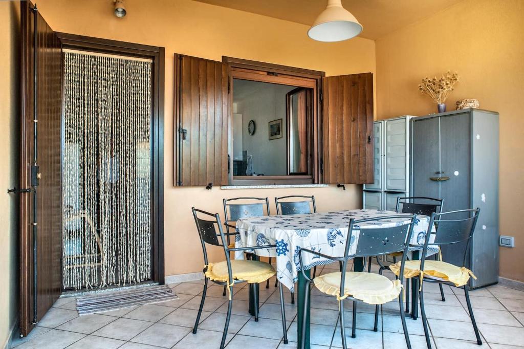 Kuchyňa alebo kuchynka v ubytovaní Porto Alabe Sardegna.... a due passi dal mare