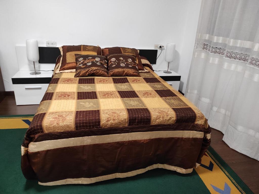 A bed or beds in a room at Piso cangas