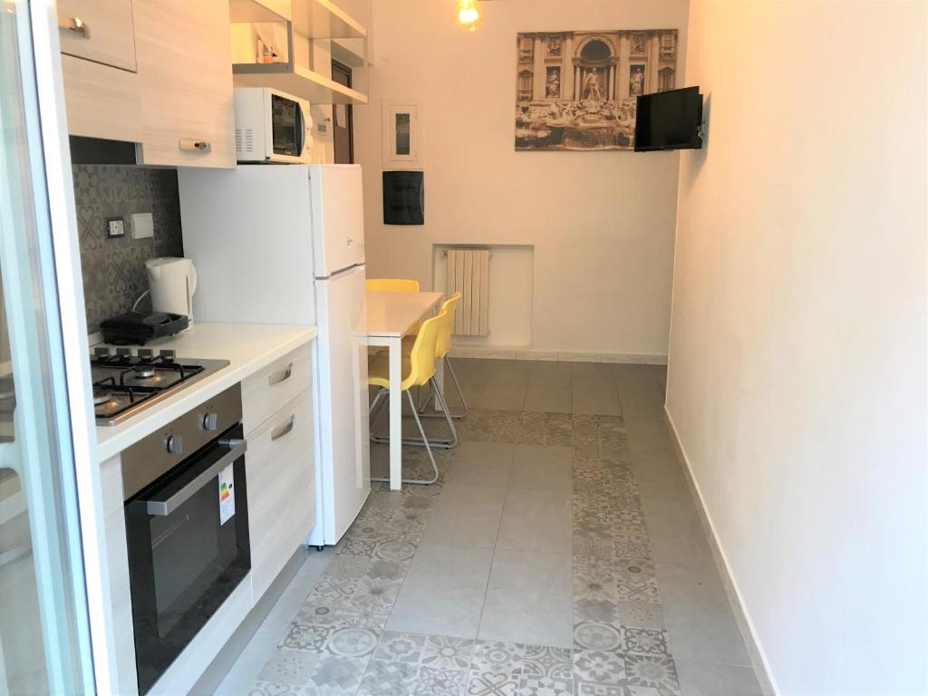A kitchen or kitchenette at St Peter Rooms