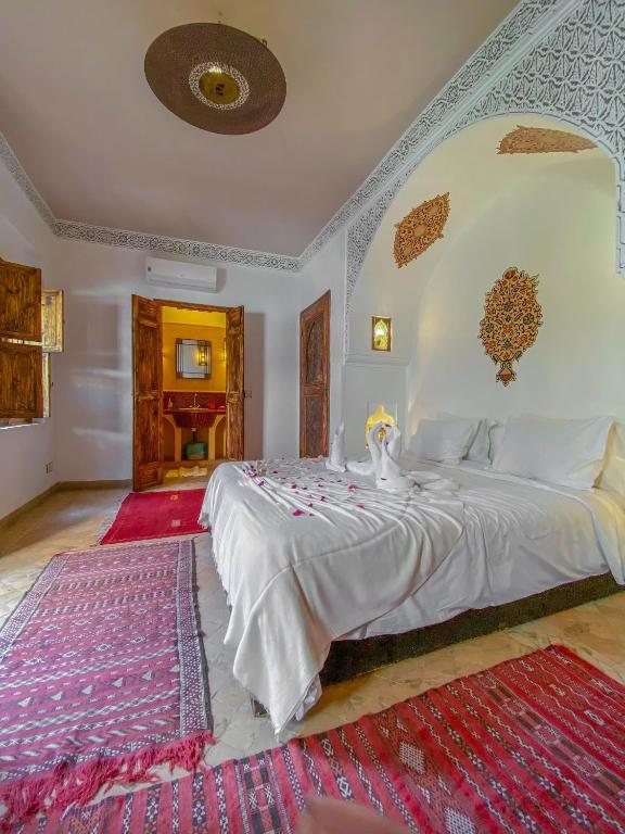 Postel nebo postele na pokoji v ubytování Riad Anya & SPA