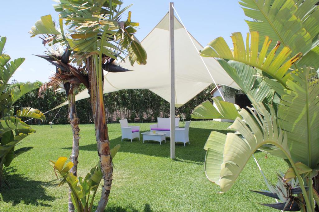 A garden outside Life Hotels Kalaonda Resort