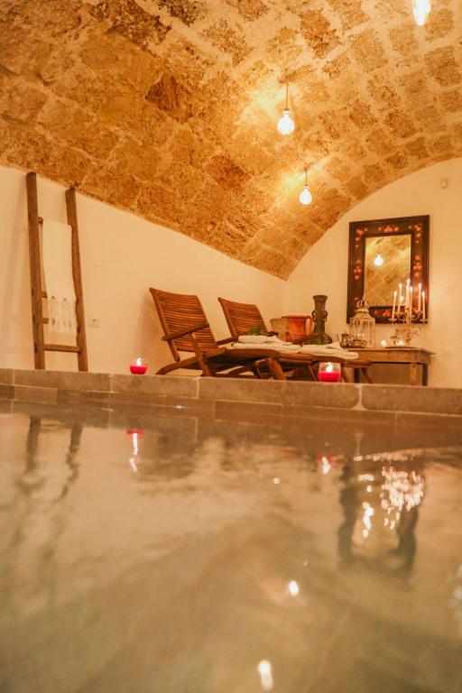 a house with a swimming pool and a dining room at CORTE LARGO LAURO DIMORE & SPA in Gemini