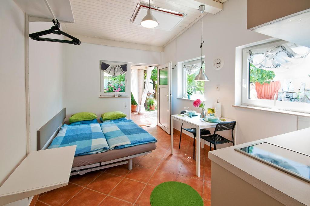Apartments Your Colourful Ljubljana Home - Студия с террасой