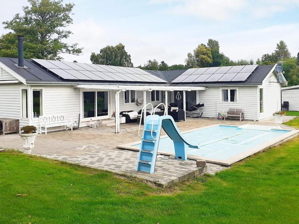 Bazén v ubytování 10 person holiday home in Rødvig Stevns-By Traum nebo v jeho okolí