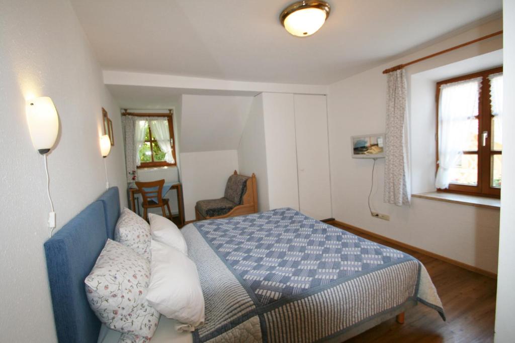 Postel nebo postele na pokoji v ubytování Hotel-Gasthof Rose