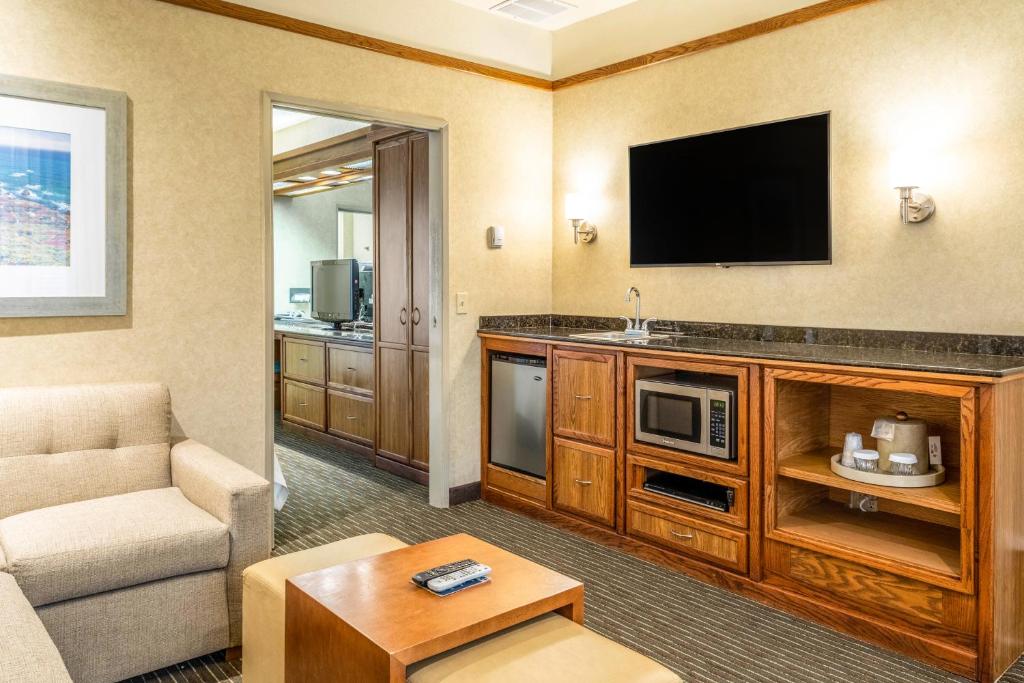 Quality Suites Downtown San Luis Obispo - King Suite Met Roll-in Douche-toegankelijk/niet Roken