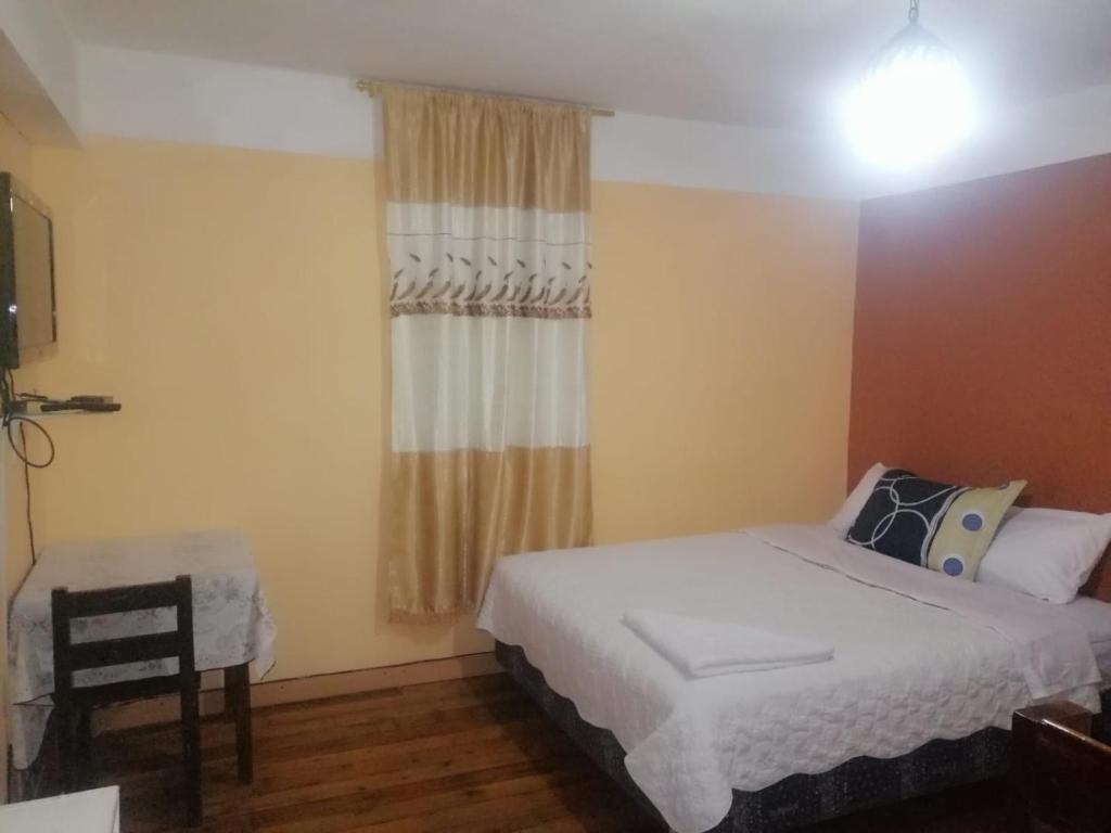 Postel nebo postele na pokoji v ubytování Hostal Bolívar Inn