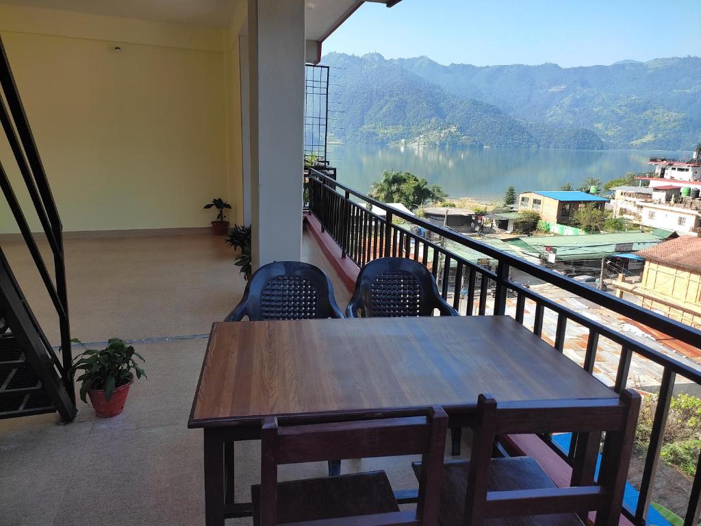 Ein allgemeiner Bergblick oder ein Berglick von des Hotels aus