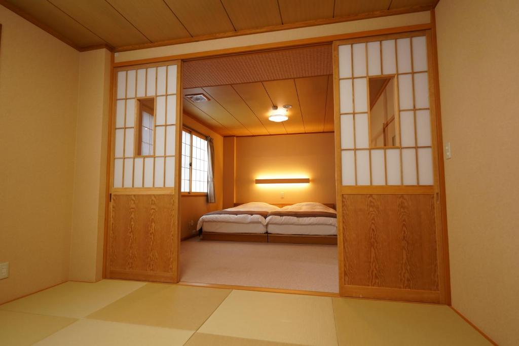 湯宿　草明庵にあるベッド