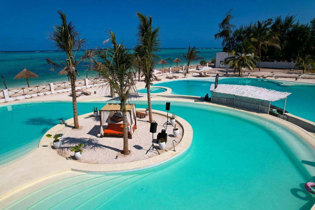 Bazén v ubytování The One Resort Zanzibar nebo v jeho okolí