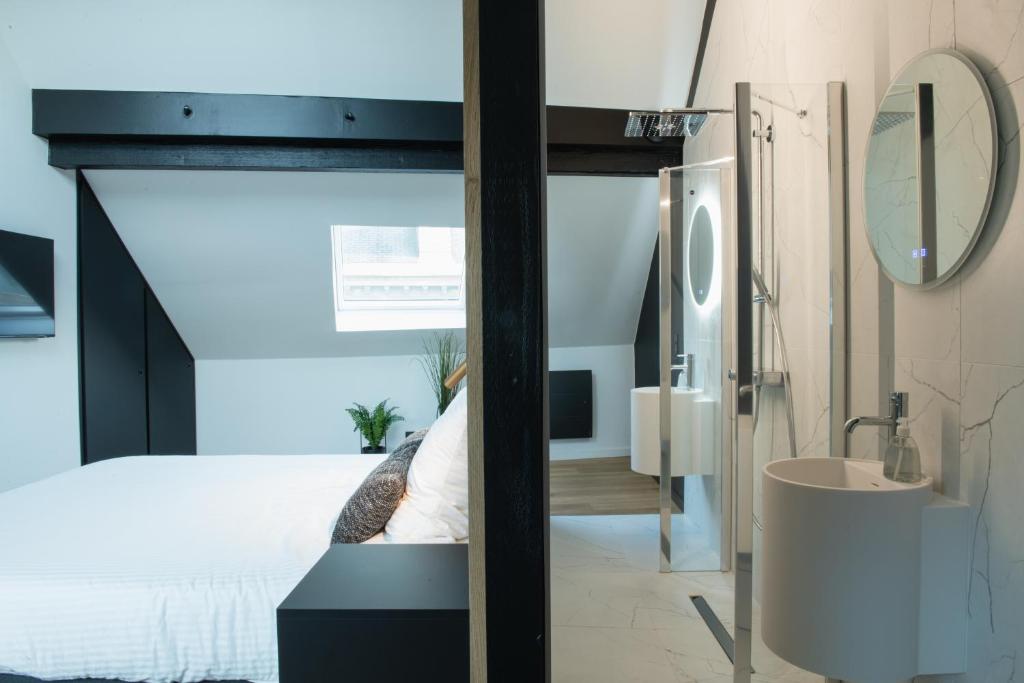 Postel nebo postele na pokoji v ubytování JAMES Résidence & Spa