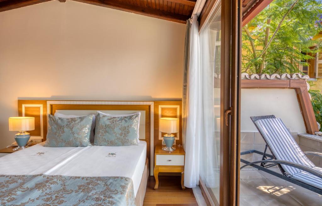 Postel nebo postele na pokoji v ubytování Dogan Hotel
