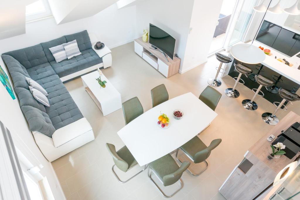 TV a/nebo společenská místnost v ubytování TopDeck Exclusive Apartment