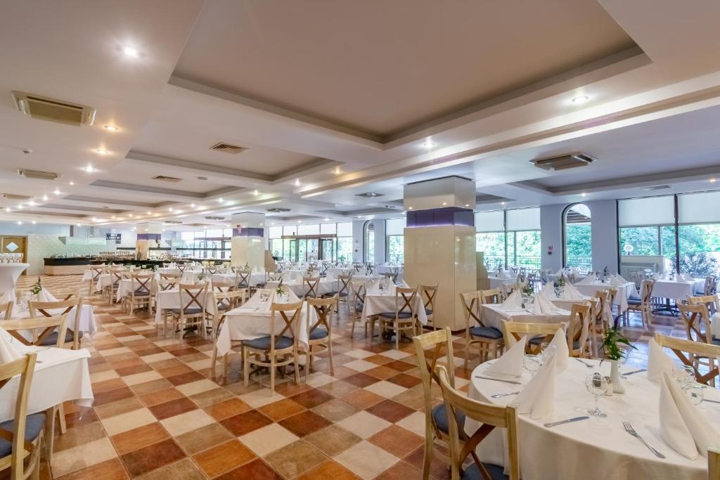 Restaurace v ubytování Kristal Hotel - All inclusive - Fully renovated rooms 2025