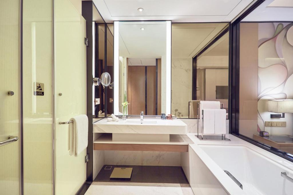 Crowne Plaza Hangzhou Qiantang - The Rail 1 subway can reach the West Lake scenic area as well as the airport and high-speed rail station, adjacent to Jinsha Lake and Longfor paradise walk - Habitación Gemela Estándar Con Acceso Salón