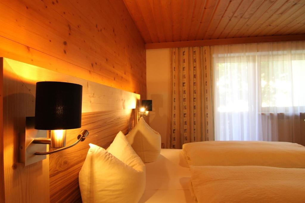 Postel nebo postele na pokoji v ubytování Gästehaus Bliem
