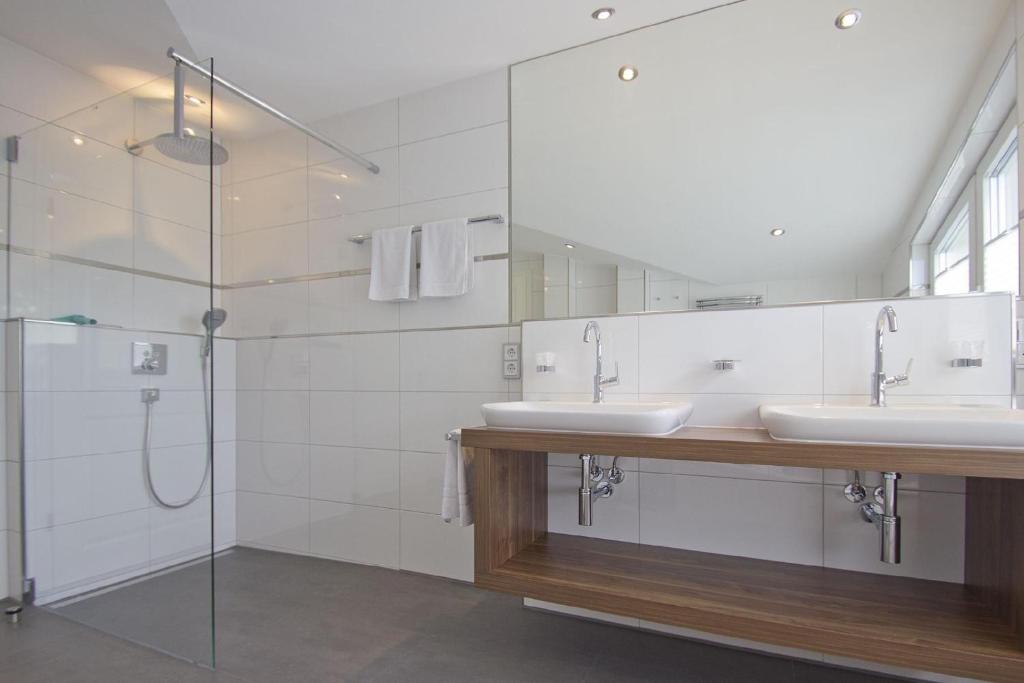 Koupelna v ubytování Meeresblick-Residenzen-FeWo-67-deluxe-Balkon-Meerblick-Sauna-u-Schwimmbadnutzung
