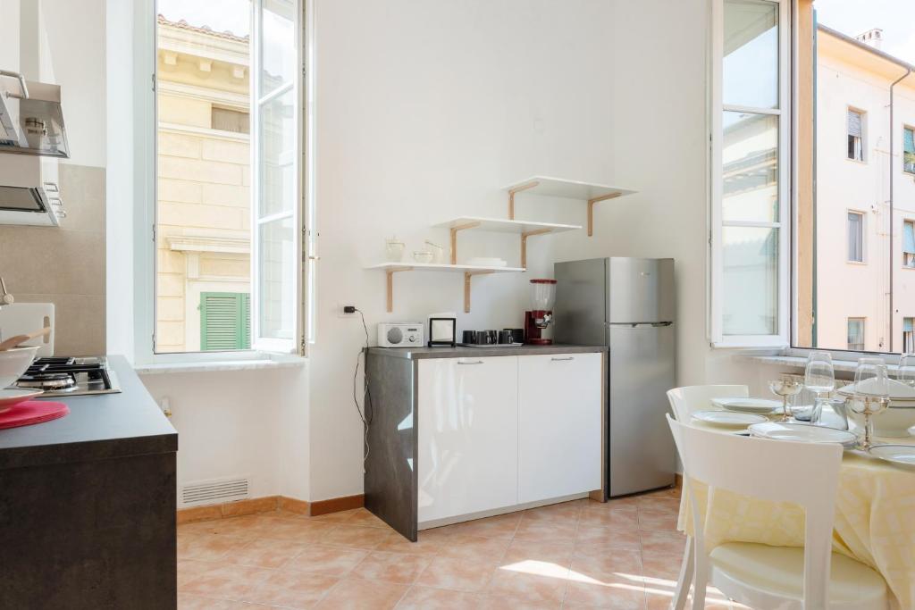 Kuchnia lub aneks kuchenny w obiekcie Borgo Stretto Bright Apartments