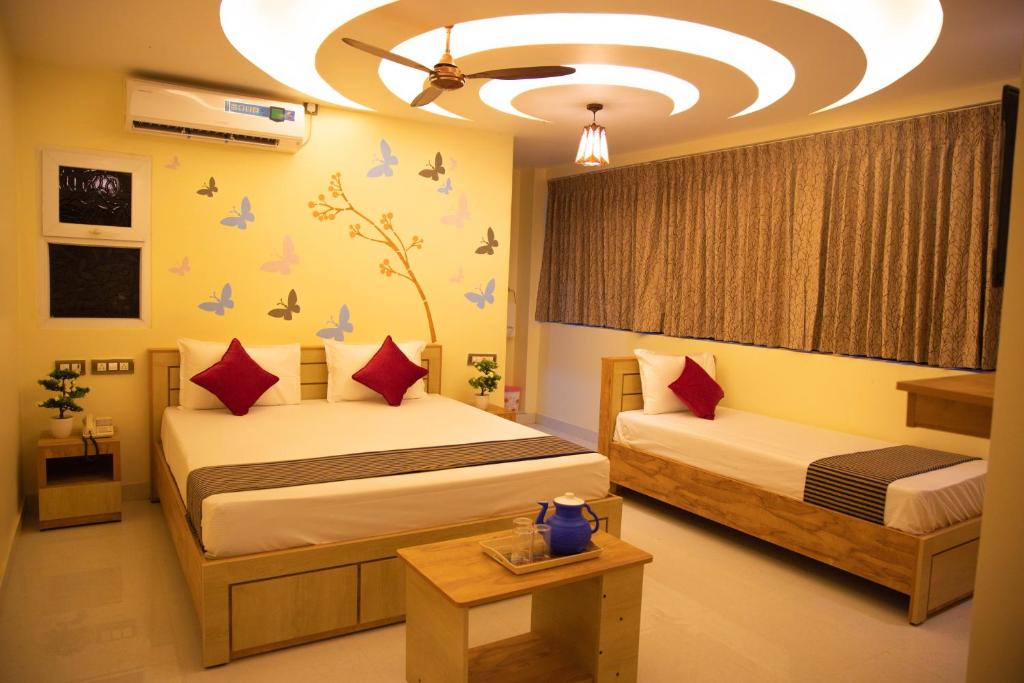 Postel nebo postele na pokoji v ubytování Hotel Ganesh Palace