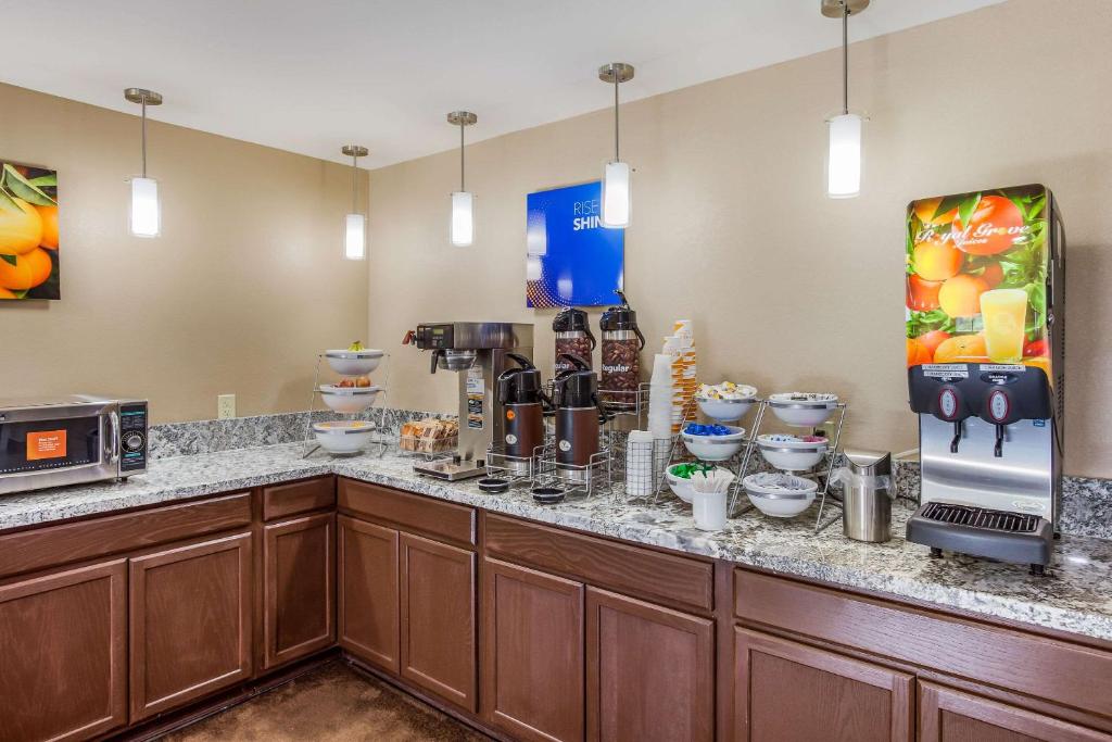 Comfort Inn Charleston South photo