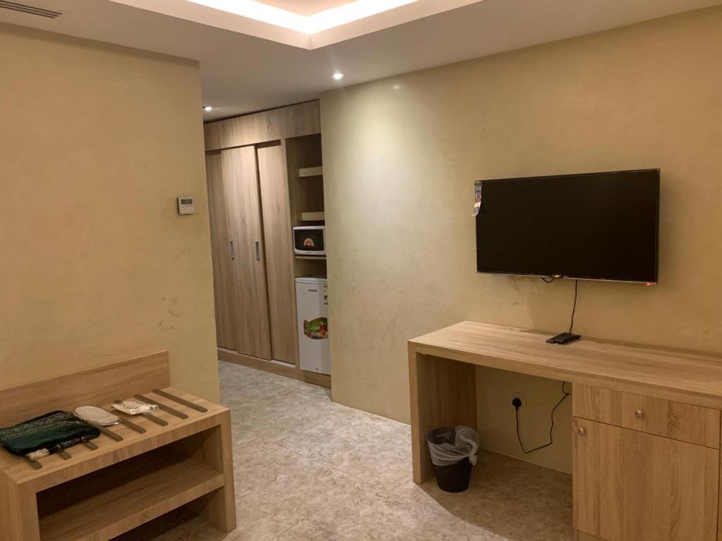 a living room with a tv and a sink at Almakan Hotel 113 in Riyadh
