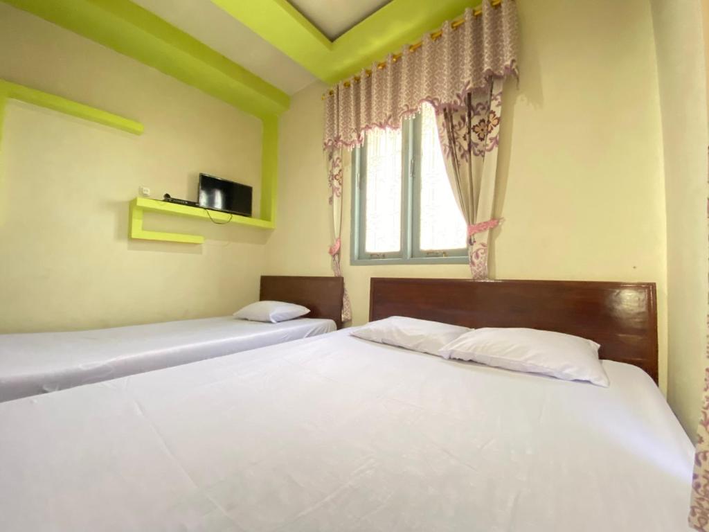 Postel nebo postele na pokoji v ubytování Homestay Srikandi Syariah Dieng RedPartner