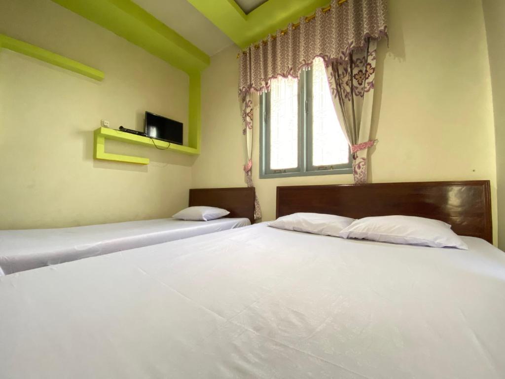 Postel nebo postele na pokoji v ubytování Homestay Srikandi Syariah Dieng RedPartner