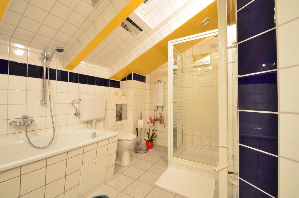 A bathroom at AJO Apartments - Alte Donau Lake View Penthouse - Self-Check-in