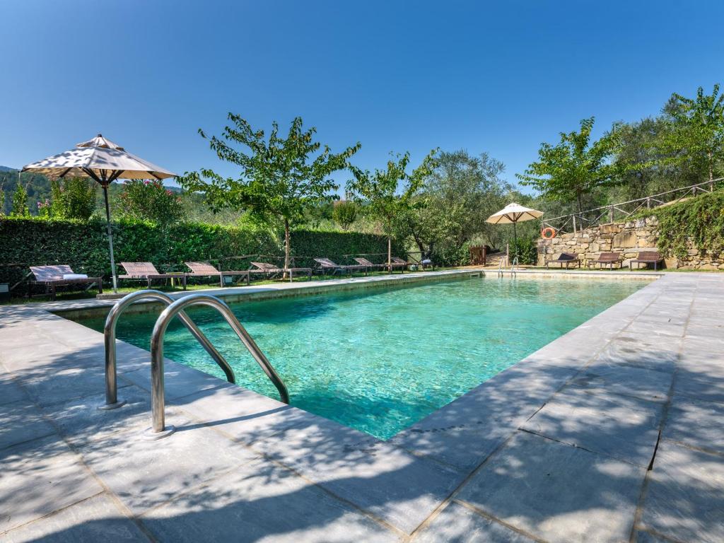 Bazén v ubytování Sorgente di Francesca Luxury Counrty House nebo v jeho okolí