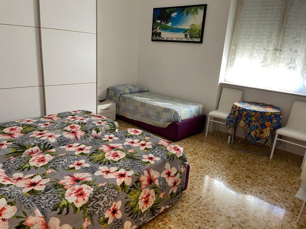Кровать или кровати в номере Joys House