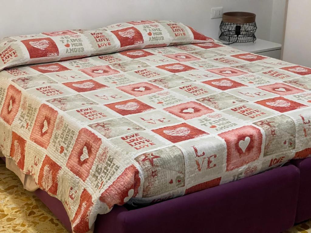 Кровать или кровати в номере Joys House