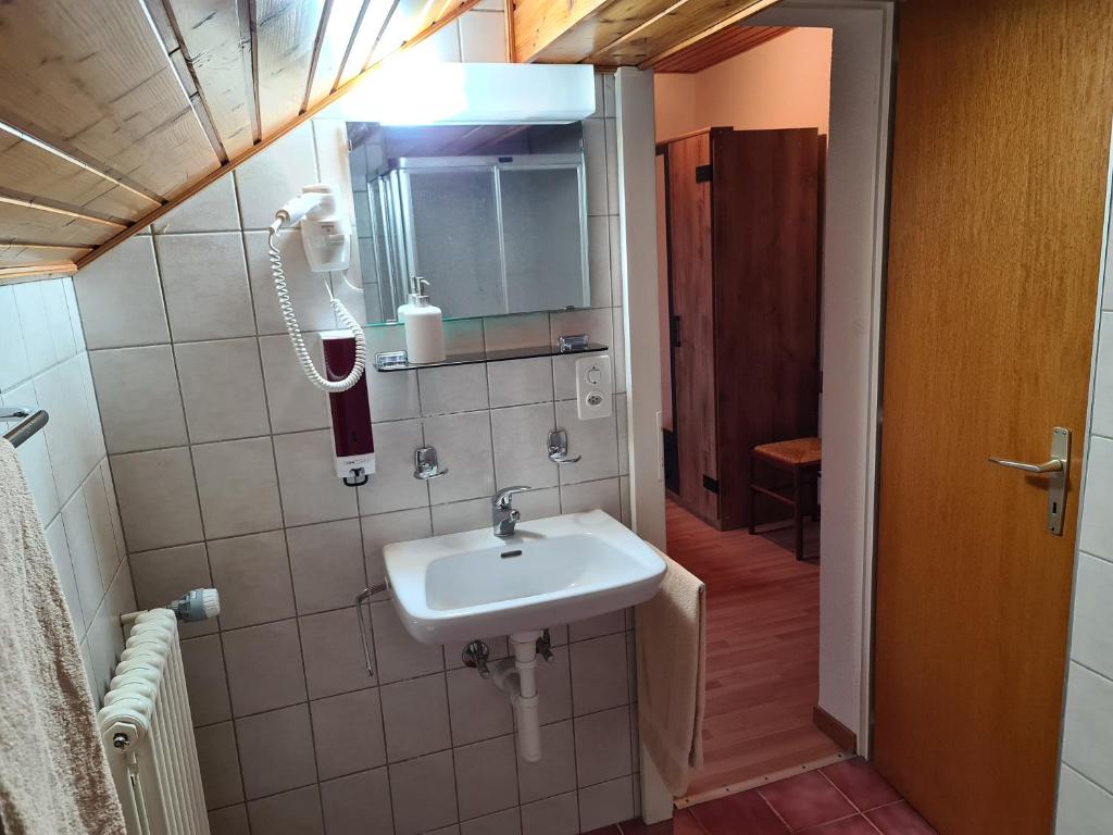 Koupelna v ubytování Auberge de Ballens