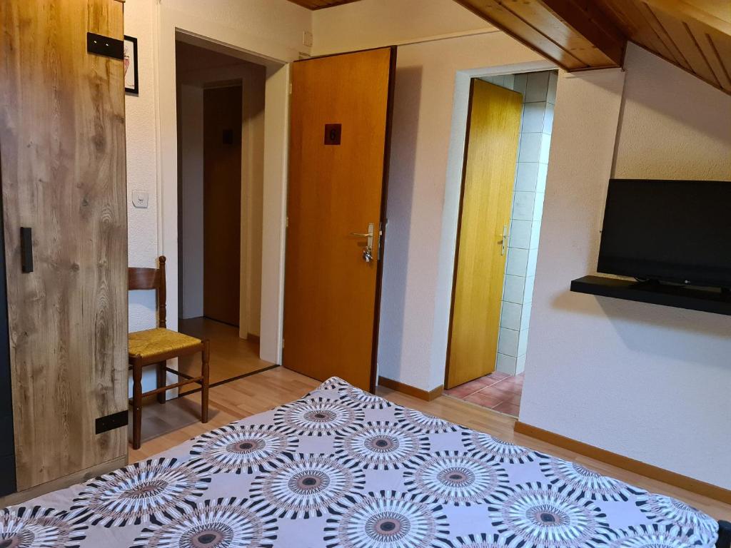 Postel nebo postele na pokoji v ubytování Auberge de Ballens