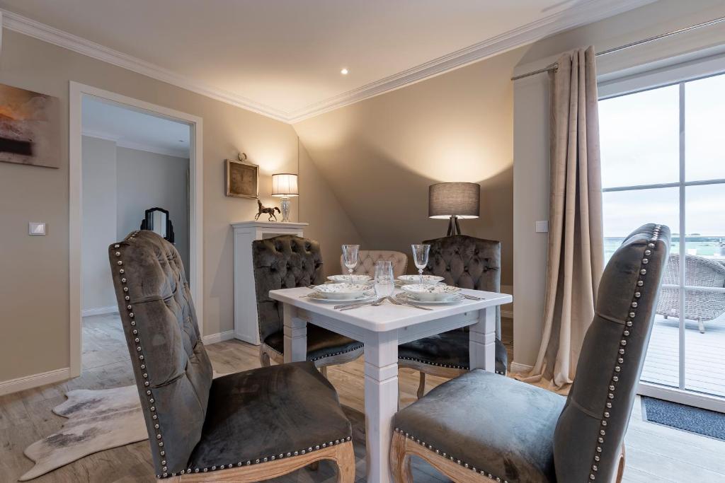 Posezení v ubytování Luxus Resort Rügen Residenz Kubitzer Bodden