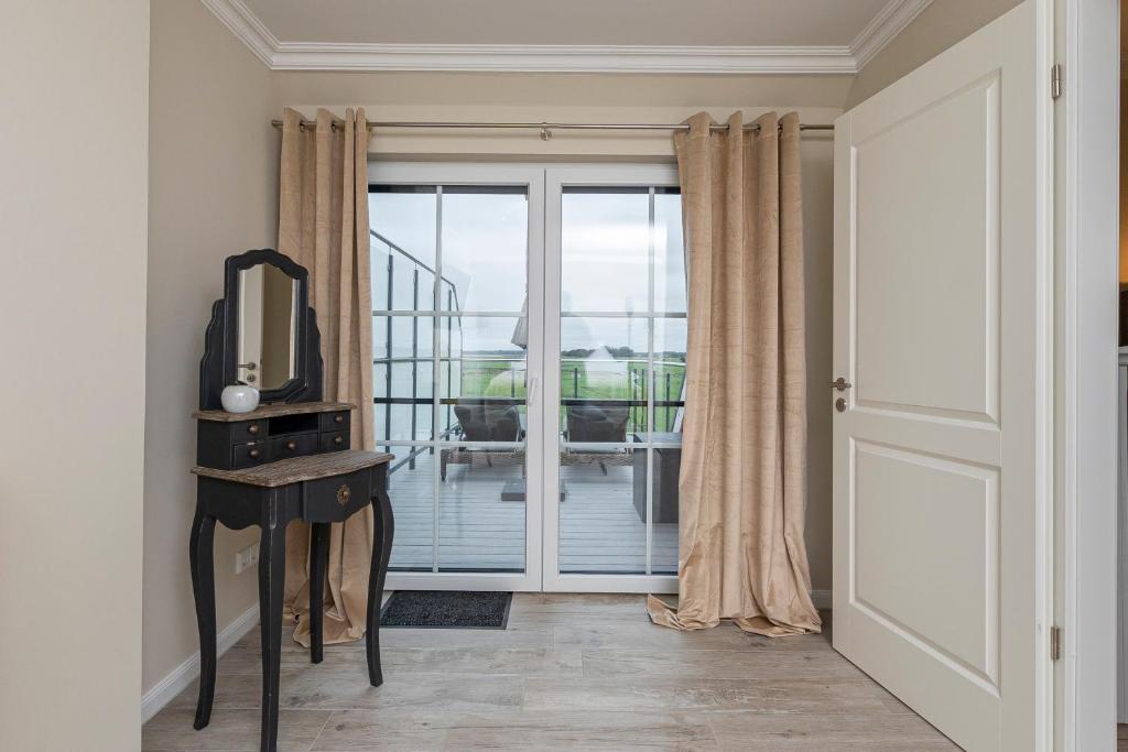 Balkón nebo terasa v ubytování Luxus Resort Rügen Residenz Kubitzer Bodden
