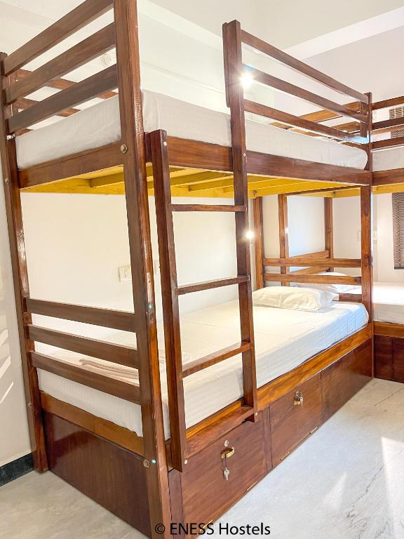 Voodi või voodid majutusasutuse Eness Hostels Pondicherry toas