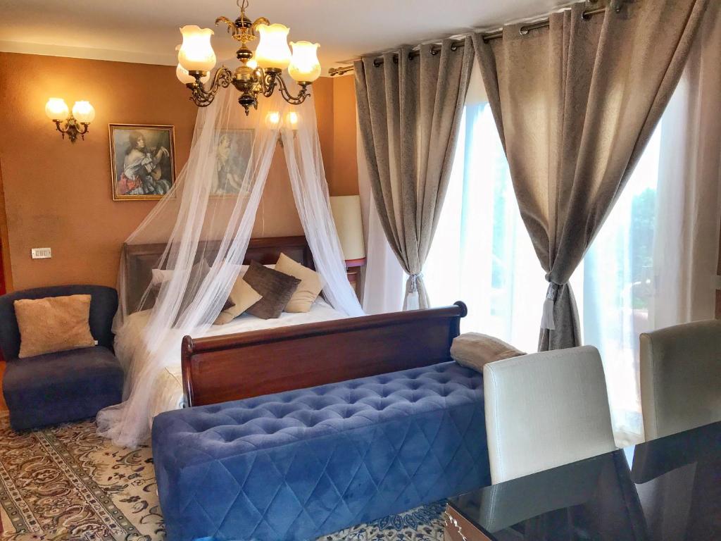 Postel nebo postele na pokoji v ubytování Mordelliya Private Jacuzzi Suites