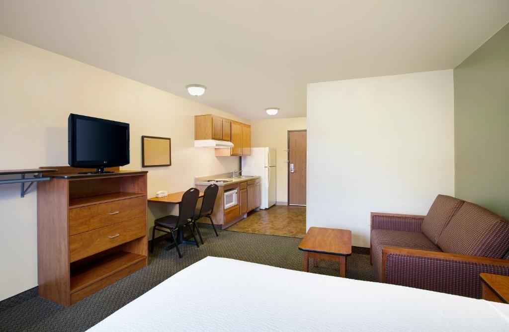 WoodSpring Suites Washington DC Andrews AFB - Queen Suite - Accessible/Non-Smoking
