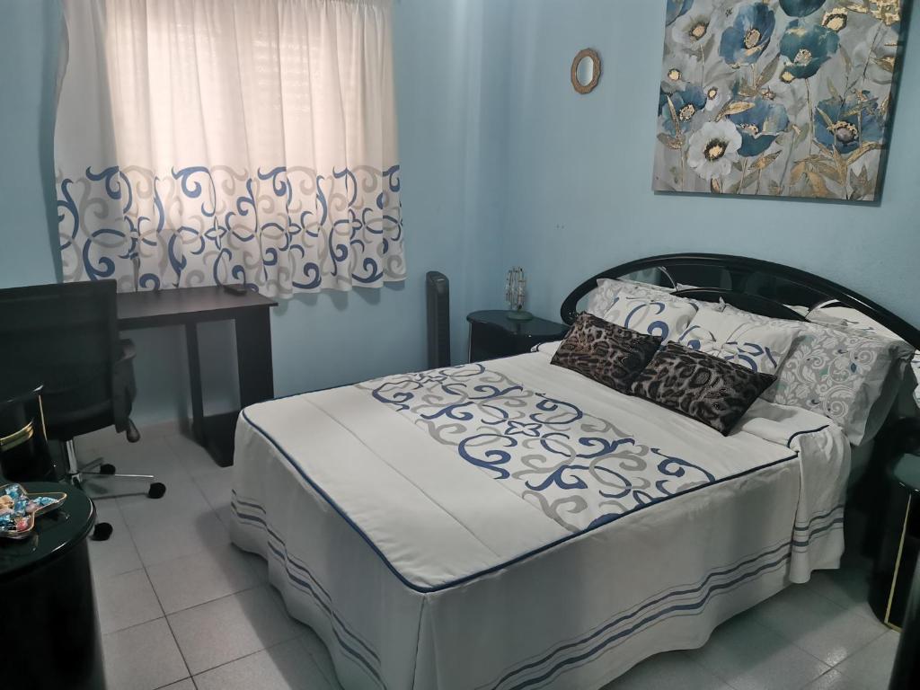 Katil atau katil-katil dalam bilik di Habitación con baño privado