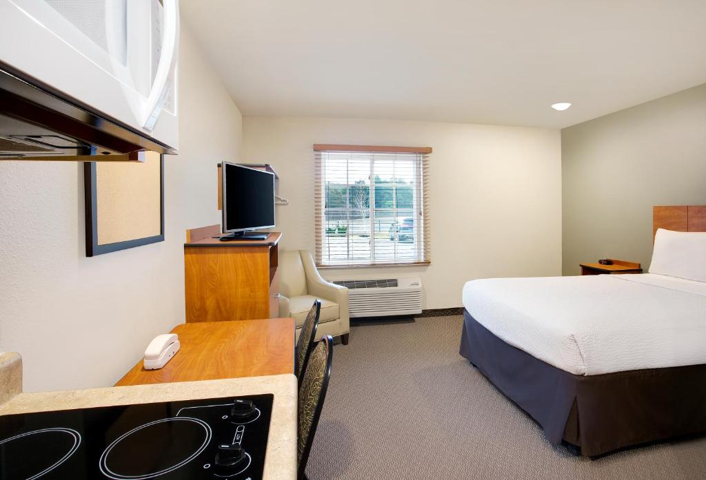 WoodSpring Suites Manassas Battlefield Park I-66 - Queen Suite With Sofa - Non-Smoking