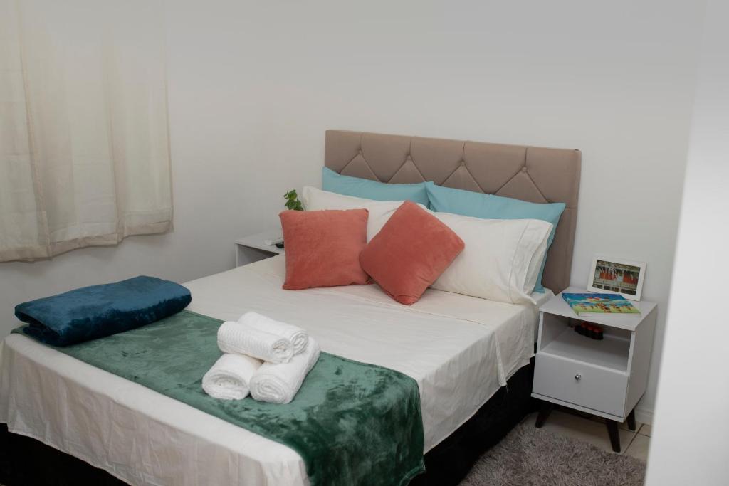 מיטה או מיטות בחדר ב-Espaço da Mélia