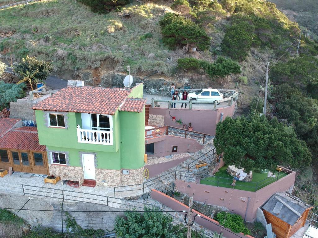 バジェエルモソにあるCasa La Hagarの丘の上の家屋