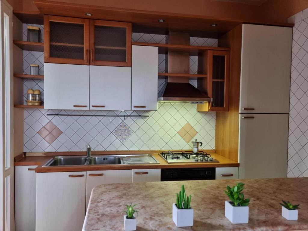 Kuchyňa alebo kuchynka v ubytovaní Gallipoli baia verde villetta Dune a 60 mt dalla spiaggia