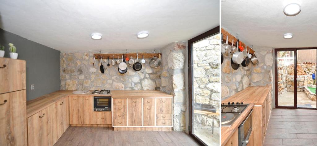 Kuchnia lub aneks kuchenny w obiekcie Rustic house Pojata