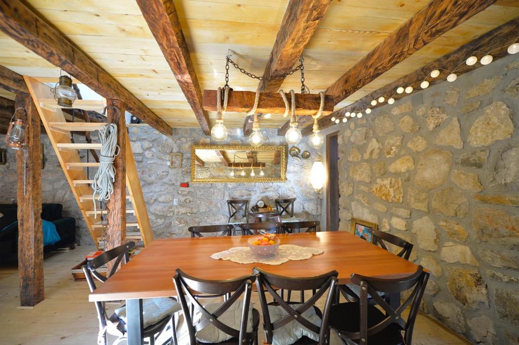 Część wypoczynkowa w obiekcie Rustic house Pojata